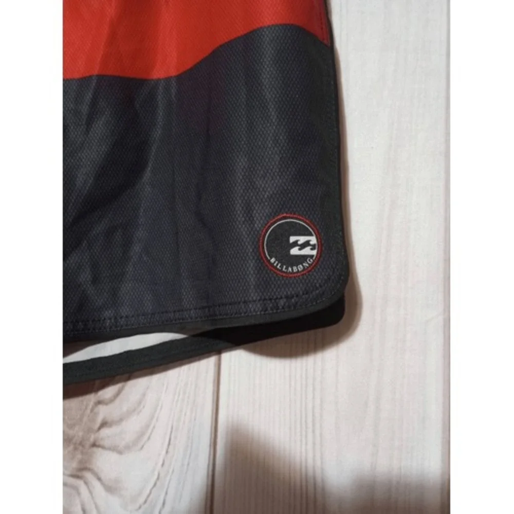 Billabong Platinum X PX3 Board Shorts Mens 36 Black Red Striped Stretch Bloke‎